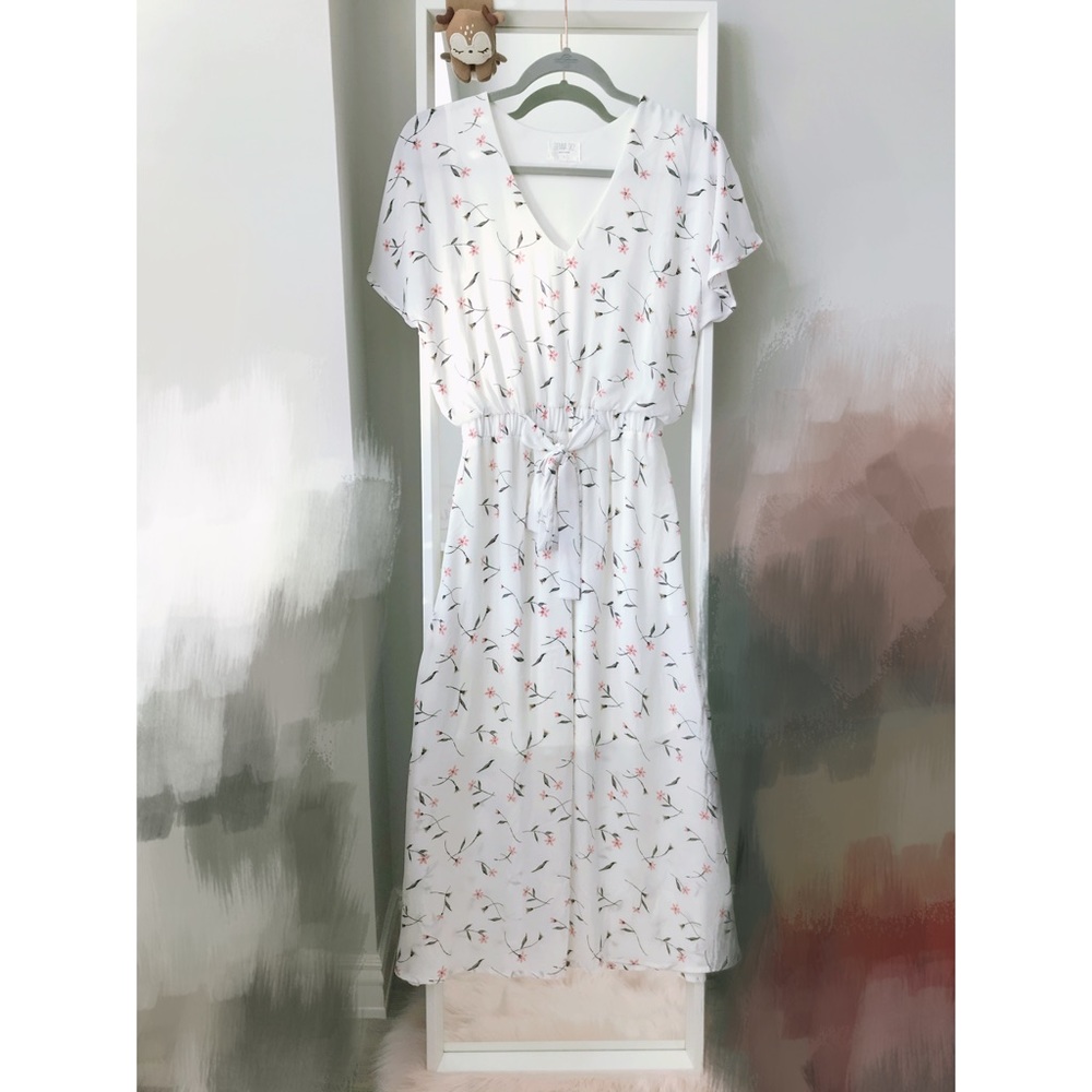 Flowy V-Neck Floral Maxi Dress